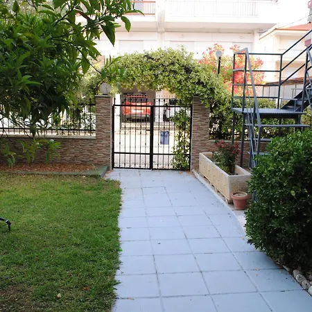 Artemis Apartments Paralia Dionysiou Exterior photo