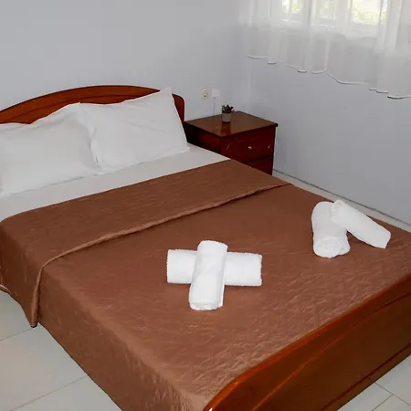 Artemis Apartments Paralia Dionysiou Exterior photo
